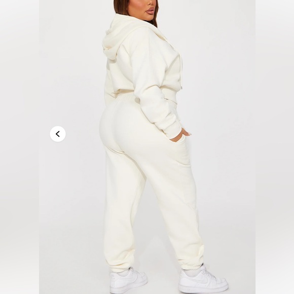 Fashion Nova Cream jogger set - Picture 2 of 2